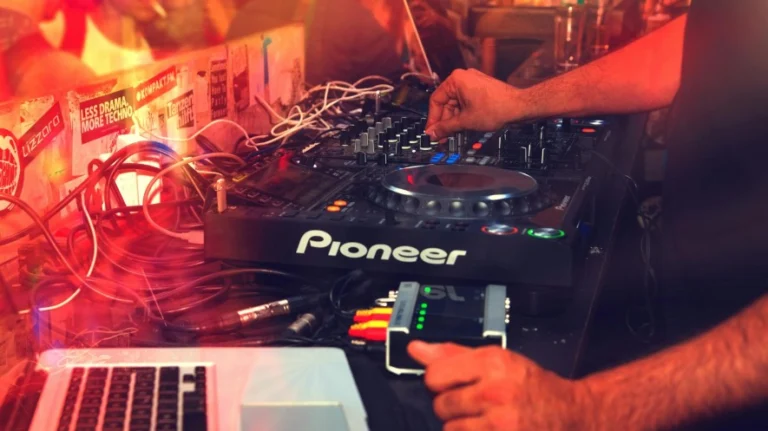 How Tech is Revolutionizing the Entertainment Industry